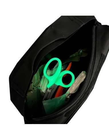 Tesoura de Trauma Inox com Grampo e Cabo Fluorescente da rescue essential 50-0672 a brilhar na bolsa